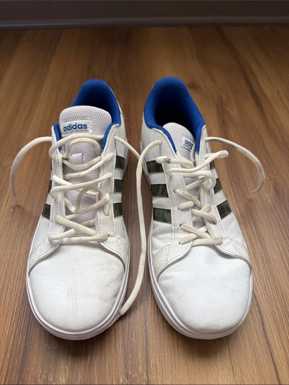 Adidas Boys Sz 6 White Sneakers with Blue Lining and Camo Three Stripes